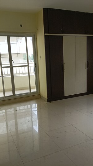 Room in 3 BHK Apartment at Madhapur – for Sale