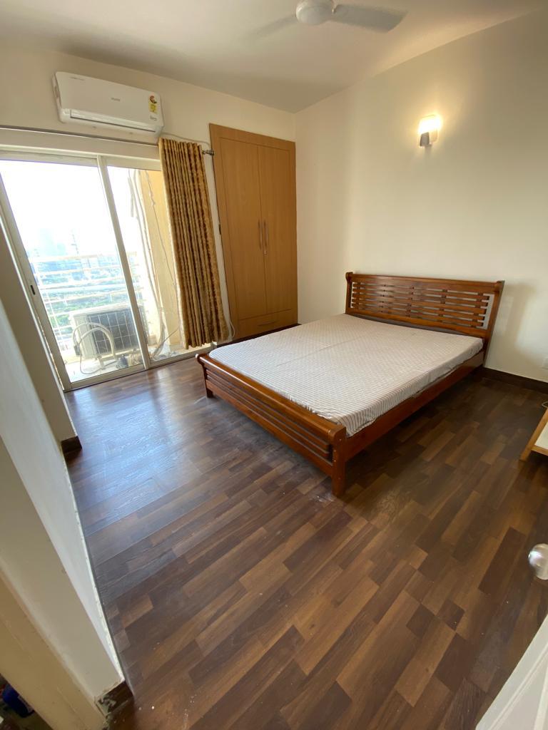 3 BHK + Servant Room Apartment For Rent in Paras Tierea