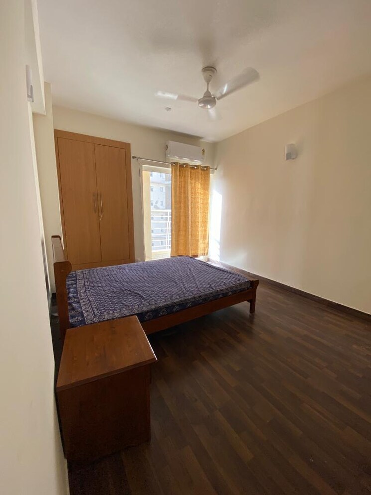 Bedroom, paras-tierea 3 Bedroom 1695 Sq.Ft. Apartment In Sector 137 Noida 8818186