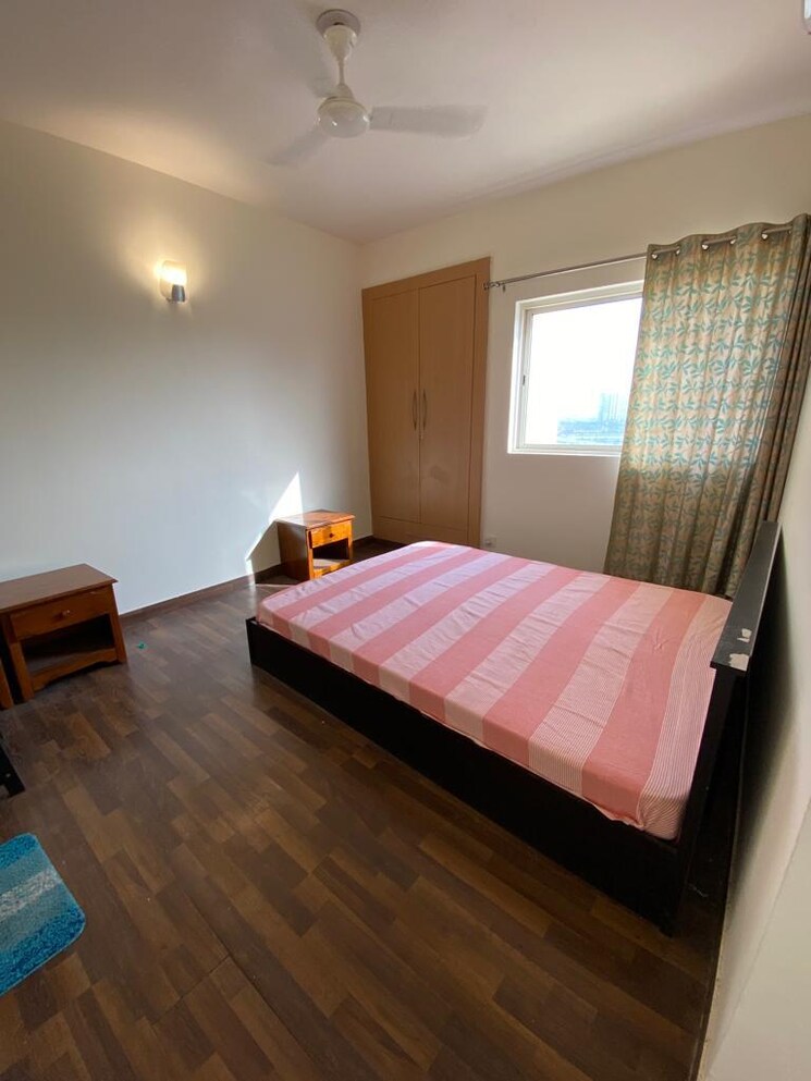 Bedroom, paras-tierea 3 Bedroom 1695 Sq.Ft. Apartment In Sector 137 Noida 8818186