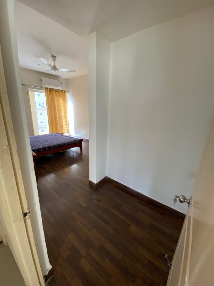 Balcony, paras-tierea 3 Bedroom 1695 Sq.Ft. Apartment In Sector 137 Noida 8818186