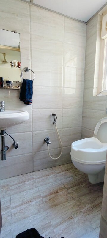 2 BHK Apartment For Sale in Belha Court, Colaba