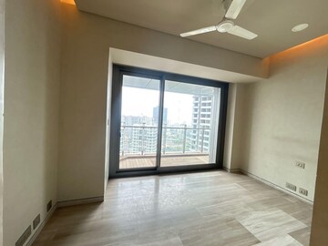 Room in 4 BHK Apartment at Lodha World One, Worli – for Rent