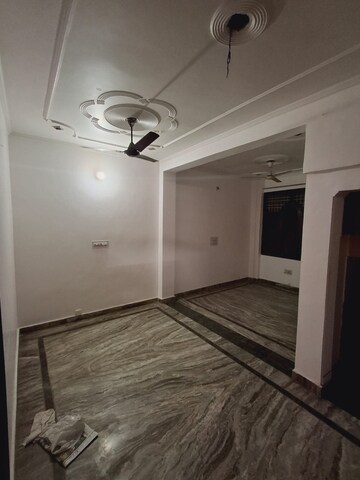 Room in 2 BHK Apartment at London Mart, Sector 16b Greater Noida – for Rent