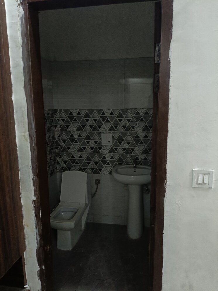 Bathroom, dhakoli 3 Bedroom 900 Sq.Ft. Builder Floor In Dhakoli Zirakpur 8818193