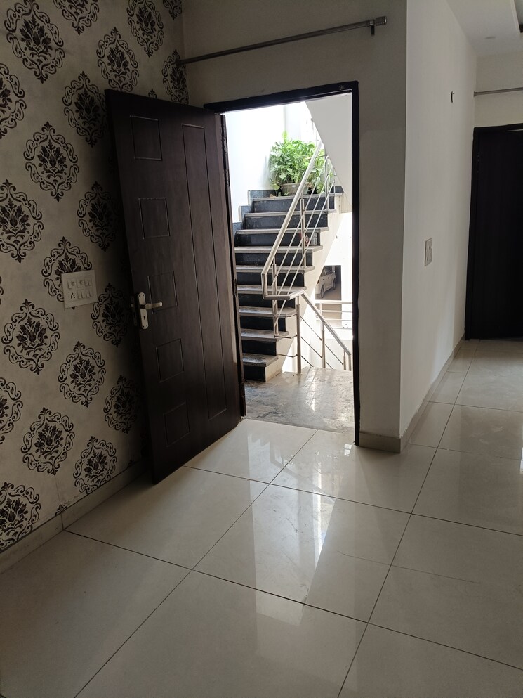 Room, dhakoli 3 Bedroom 900 Sq.Ft. Builder Floor In Dhakoli Zirakpur 8818193