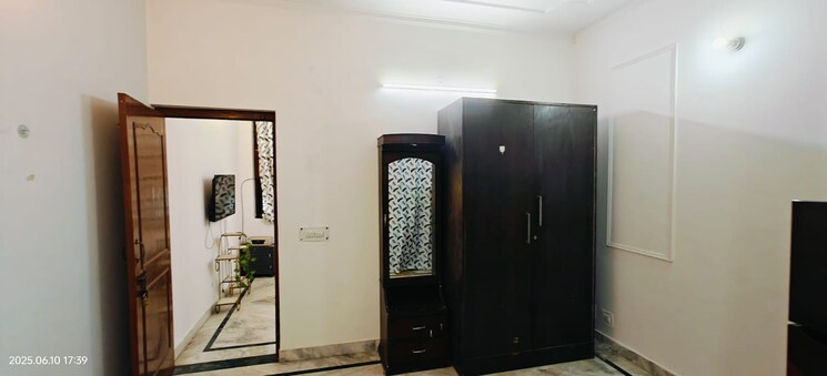 Living Room, sector 40 1 Bedroom 100 Sq.Yd. Builder Floor In Sector 40 Gurgaon 8818231