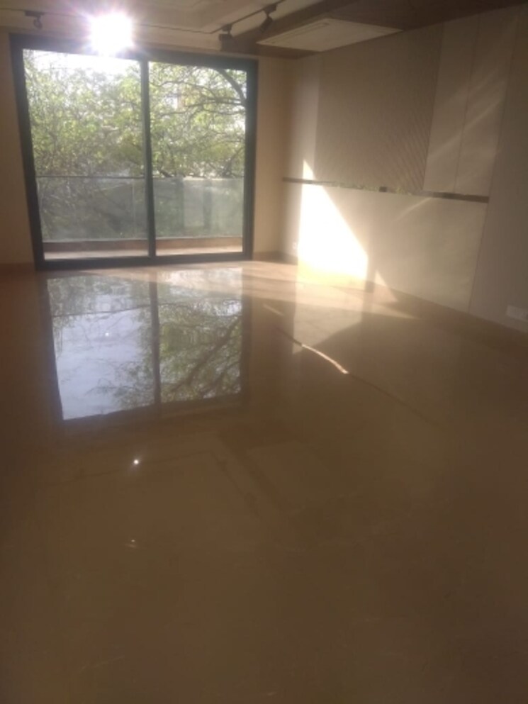 Room, new friends colony 4 Bedroom 500 Sq.Yd. Builder Floor In New Friends Colony Delhi 8818327