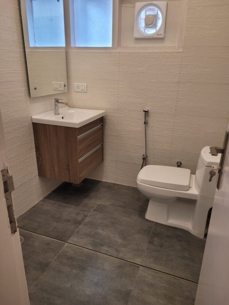 Bathroom, new friends colony 4 Bedroom 500 Sq.Yd. Builder Floor In New Friends Colony Delhi 8818327