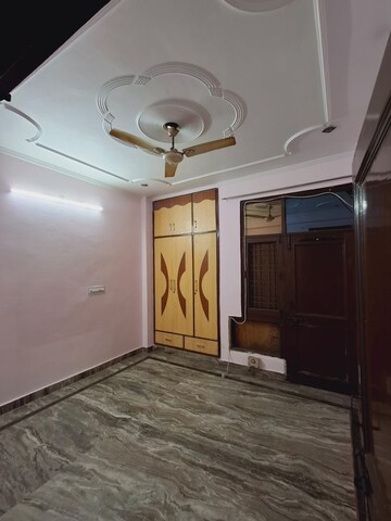 Room in 3 BHK Apartment at Max Towers, Sector 16b – for Rent