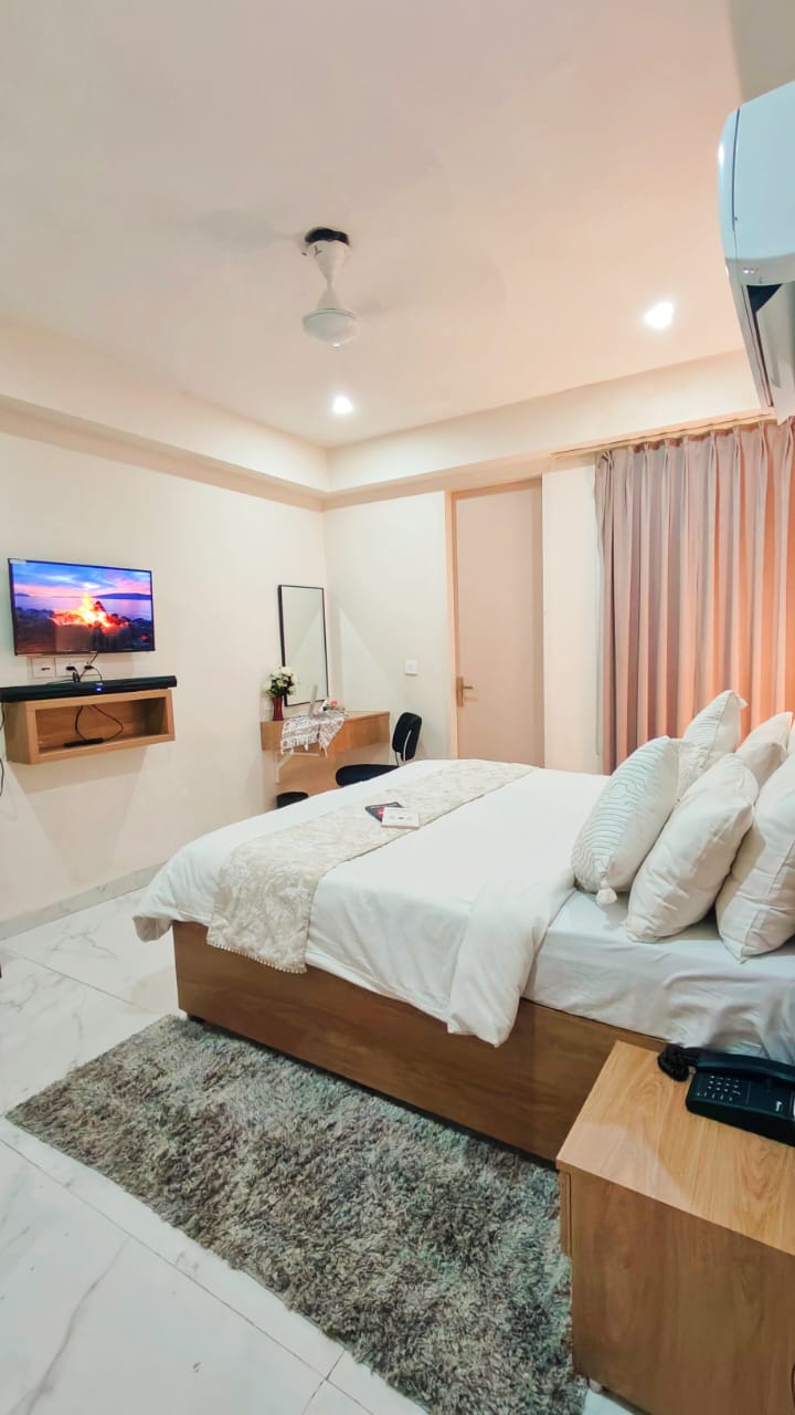 1 BHK + Study Room Builder Floor For Rent in Sector 52