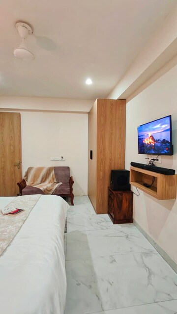 Bedroom in 1 BHK Builder Floor at Sector 52 – for Rent