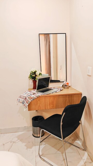 Master Bedroom in 1 BHK Builder Floor at Sector 52 – for Rent