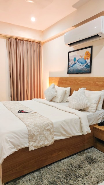 Bedroom in 1 BHK Builder Floor at Sector 52 – for Rent