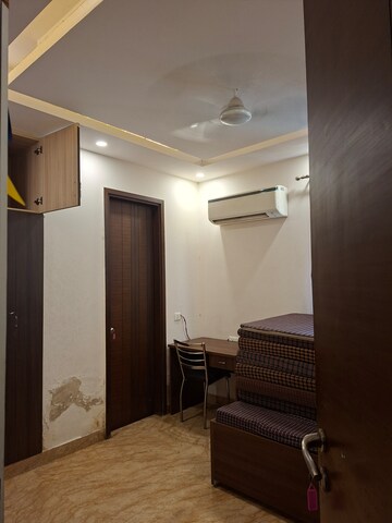Room in 6+ BHK Independent House at Sector 48 – for Rent
