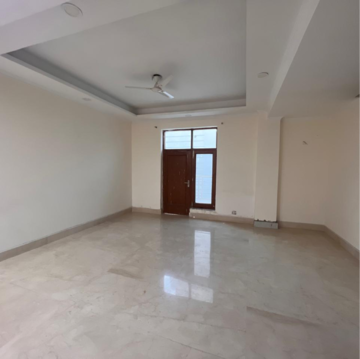Room in 4 BHK Builder Floor at Sector 105 – for Rent