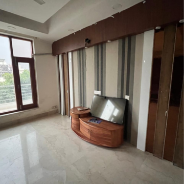 Living Room in 4 BHK Builder Floor at Sector 105 – for Rent