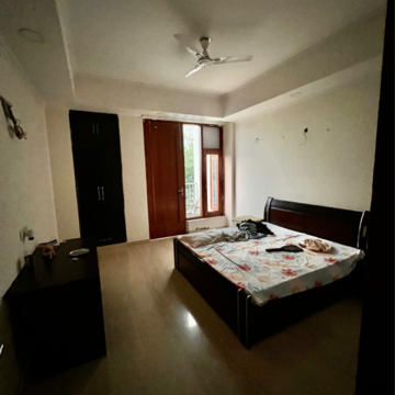 Bedroom in 4 BHK Builder Floor at Sector 105 – for Rent