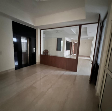 Room in 4 BHK Builder Floor at Sector 105 – for Rent