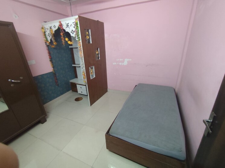 Room, sector 121 2 Bedroom 900 Sq.Ft. Builder Floor In Sector 121 Noida 8818330