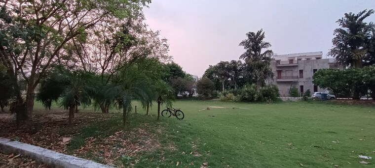 Garden, gt road  200 Sq.Yd. Plot In Gt Road Amritsar 8818370