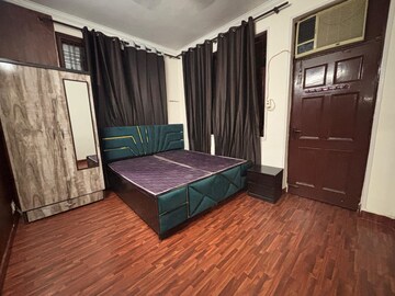 Bedroom in 4 BHK Apartment at DLF Park Place, Sector 54 – for Sale