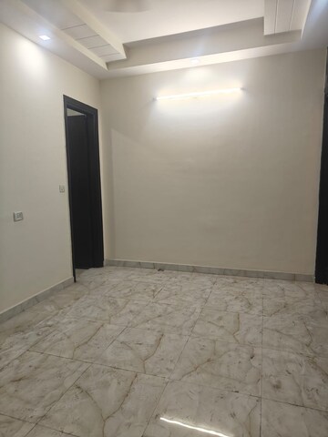 Room in 3 BHK Apartment at Sg Homes, Vasundhara Sector 4 – for Sale