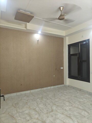 Room in 3 BHK Apartment at Sg Homes, Vasundhara Sector 4 – for Sale