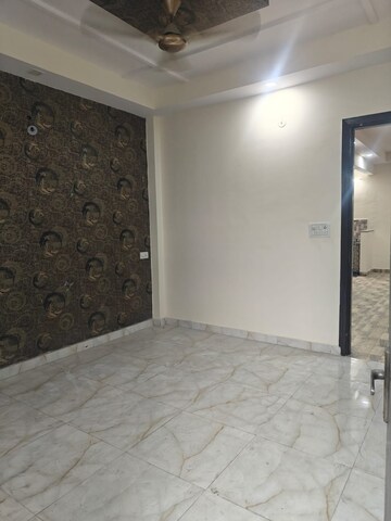 Room in 3 BHK Apartment at Sg Homes, Vasundhara Sector 4 – for Sale