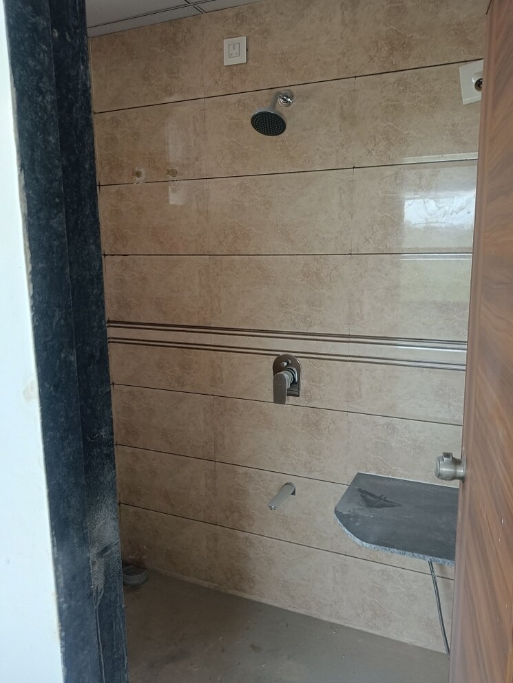 Bathroom, zundal 3 Bedroom 250 Sq.Yd. Apartment In Zundal Ahmedabad 8818371