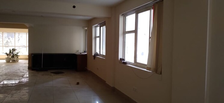 Room, sector 63 Commercial Office Space 1250 Sq.Ft. In Sector 63 Noida 8818340