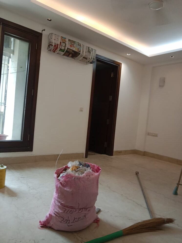 Living Room, new friends colony 4 Bedroom 500 Sq.Yd. Builder Floor In New Friends Colony Delhi 8818372