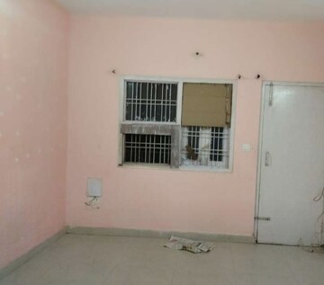 Room in 2 BHK Apartment at Vanasthali Apartments, Gomti Nagar – for Rent