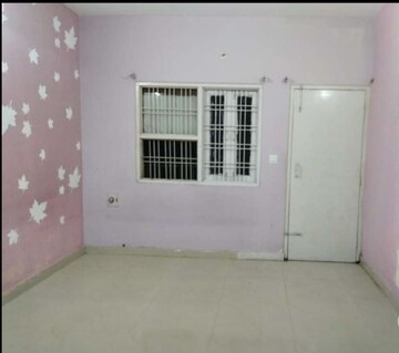 Room in 2 BHK Apartment at Vanasthali Apartments, Gomti Nagar – for Rent