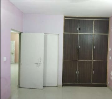 Room in 2 BHK Apartment at Vanasthali Apartments, Gomti Nagar – for Rent