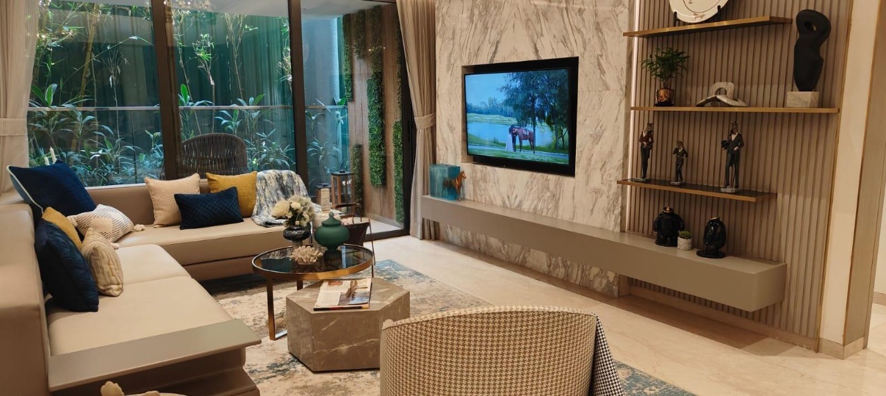 4 BHK + Pooja Room,Servant Room Apartment For Rent in Lodha Trump Tower