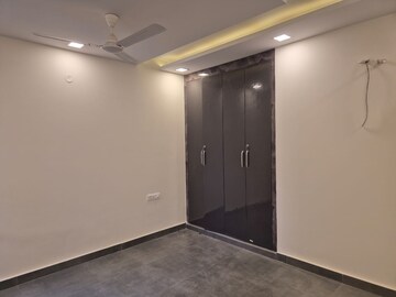 Room in 3 BHK Builder Floor at Vasant Kunj – for Rent