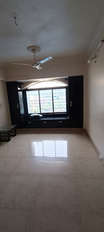 Room in 2 BHK Apartment at Anita Accord, Kandivali East – for Rent