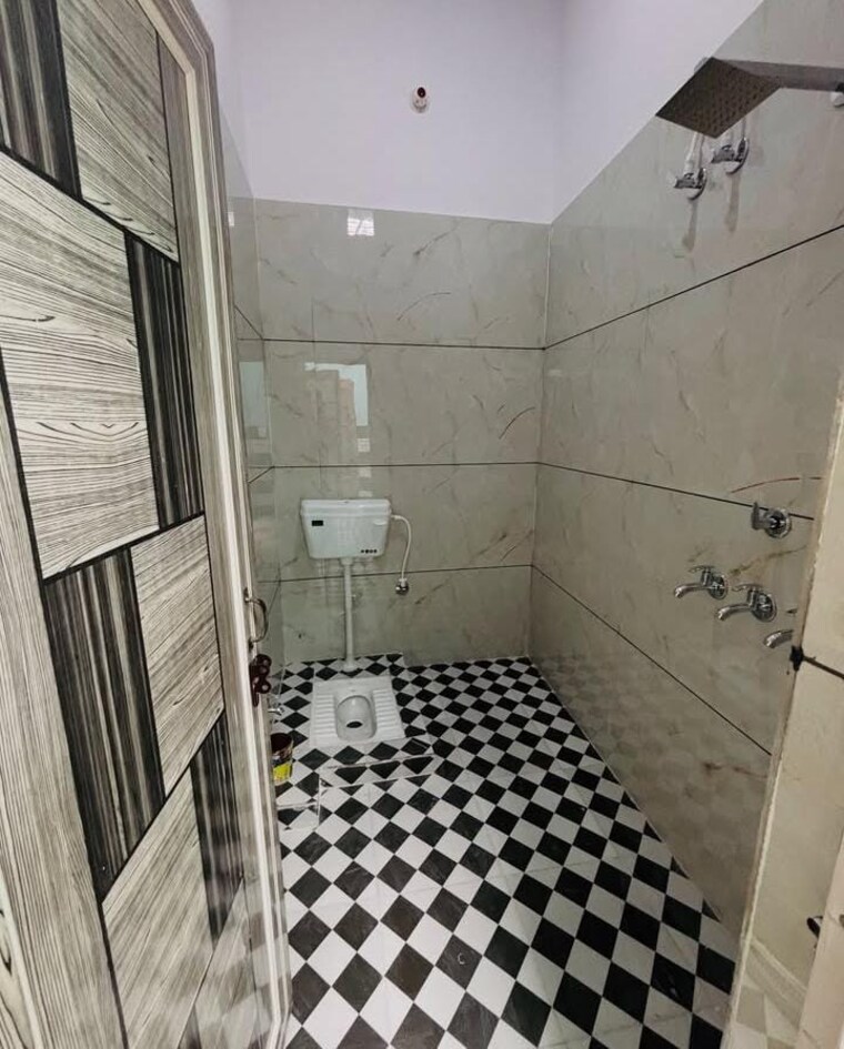 Bathroom, sector 35 3 Bedroom 2700 Sq.Ft. Builder Floor In Sector 35 Faridabad 8818389
