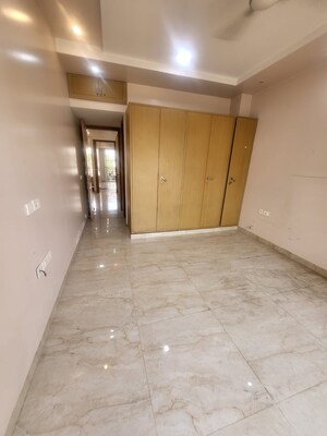 Room in 3.5 BHK Apartment at DLF The Crest Phase II, Sector 54 – for Sale