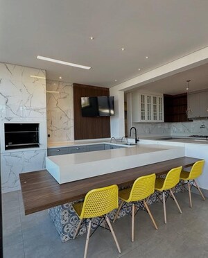 Master Bedroom in 3.5 BHK Builder Floor at Sector 33 – for Sale