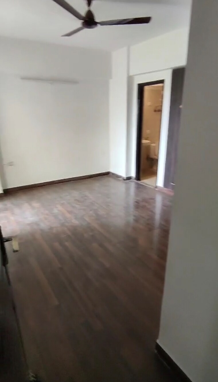 Room, sethi-max-royal 2 Bedroom 1105 Sq.Ft. Apartment In Sector 140a Noida 8818437