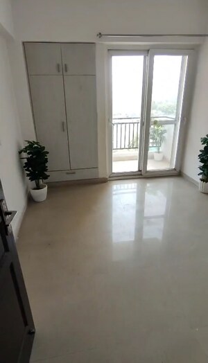 Room in 2 BHK Apartment at Sethi Max Royal, Sector 140a – for Sale