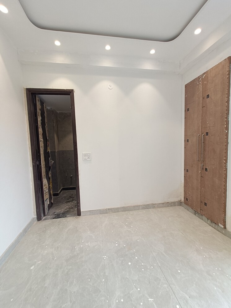 Room, burari 2 Bedroom 75 Sq.Yd. Builder Floor In Burari Delhi 8818447