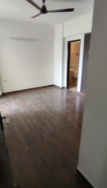 Room in 2 BHK Apartment at Sethi Max Royal, Sector 140a – for Rent