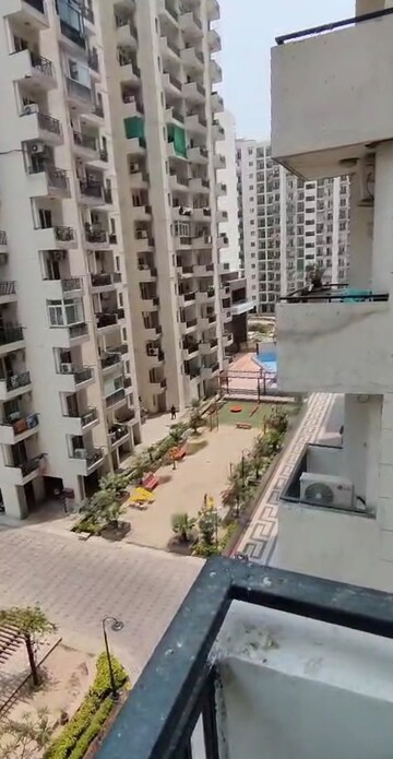 Master Plan in 2 BHK Apartment at Sethi Max Royal, Sector 140a – for Rent