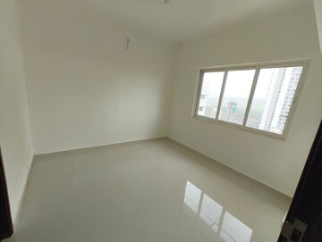 Room in 1 BHK Apartment at Omkar Signet, Malad East – for Rent