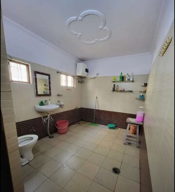 Bathroom in 2 BHK Apartment at Silver Line H Block, Chinhat – for Rent