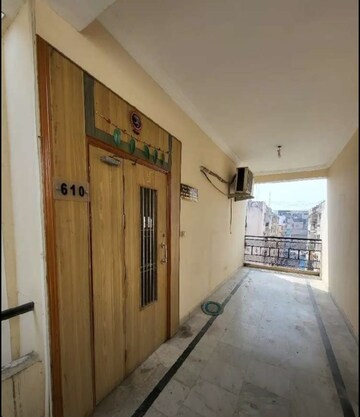 Room in 2 BHK Apartment at Silver Line H Block, Chinhat – for Rent