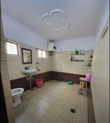 Bathroom in 2 BHK Apartment at Silver Line H Block, Chinhat – for Rent
